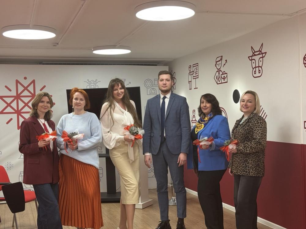 https://madeinudmurtia.ru/upload/iblock/885/04q4xj4njrfvgxg0fai4fmc35stwba8w/Oblozhka-na-sayt.jpg